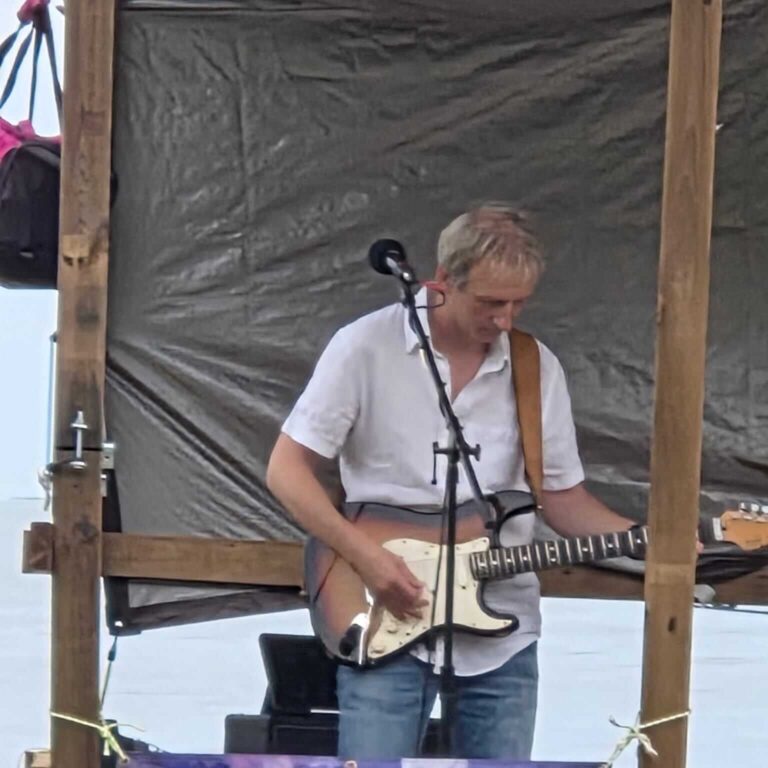 Guitarist - Ian Chamberlin_Rockhouse Band